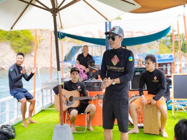 Nha Trang Floating Bar Boat Party Trip